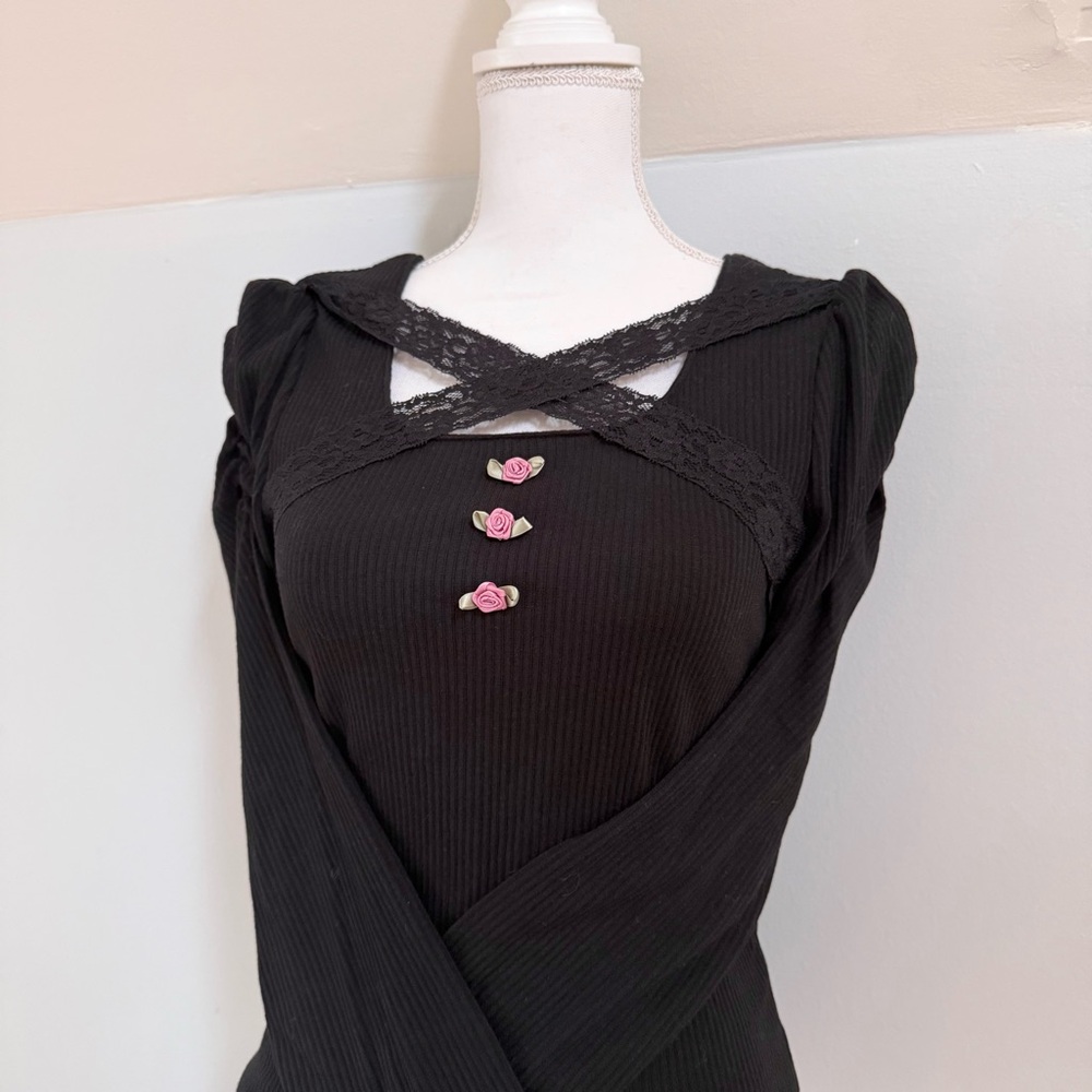 Ank Rouge Top with Roses